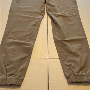 Lululemon/Adapted state HR joggers/Tan/6/NWT!!!!